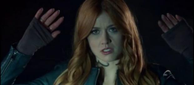 Clary captures Jace - image via Chunky Mammal/YouTube Screencap Clary captures Jace - image via Chunky Mammal/YouTube Screencap