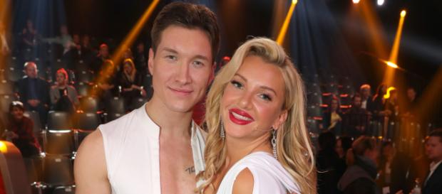 Evelyn Burdecki überrascht bei "Let's dance". Evelyn Burdecki überrascht bei "Let's dance".