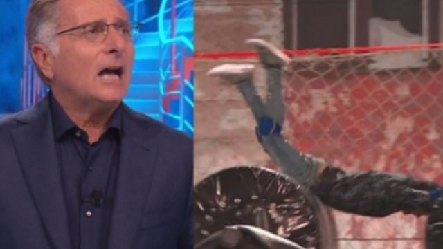 Ciao Darwin: un concorrente &egrave; rimasto paralizzato dopo essere caduto durante la prova dei rulli.