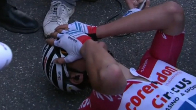 Mathieu Van der Poel esausto e felice all'arrivo dell'Amstel Gold Race