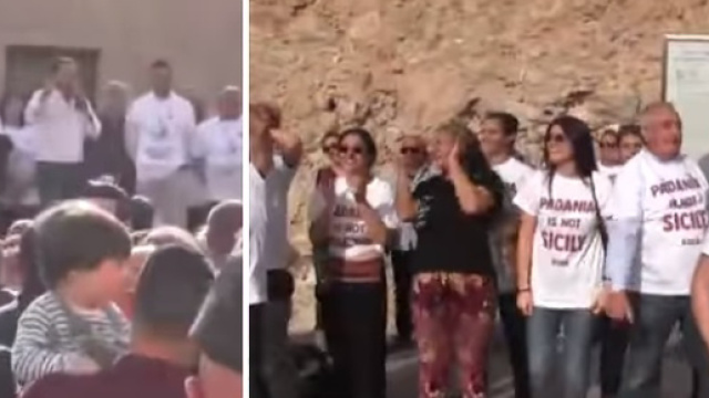 Salvini contestato in piazza: 'Carogna', lui 'Vi regaliamo il libro di Saviano' (VIDEO)