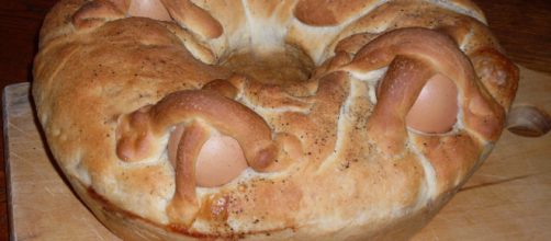 Casatiello o tornano: ecco la ricetta della torta rustica tipica ... - ristorazioneitalianamagazine.it