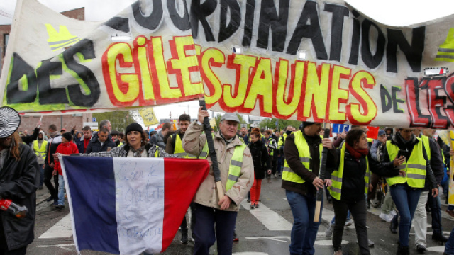 Les Gilets jaunes moins nombreux dans la rue après les annonces d ... - lejdd.fr