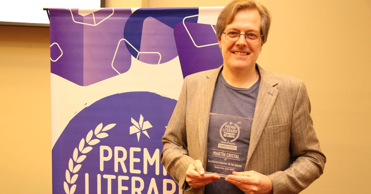 Entrevista al escritor Martín Cristal: 'Yo me dedico a la escritura en