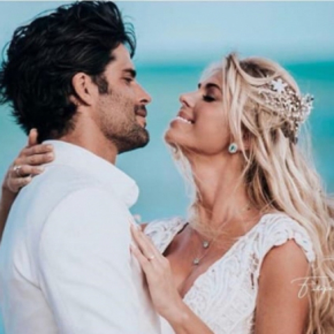 A modelo se casou em janeiro deste ano com o empresário Jorge Sestini. (Reprodução/Instagram/@cabitten)