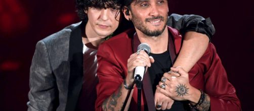 Ermal Meta e Fabrizio Moro ospiti della seconda puntata del serale di Amici.