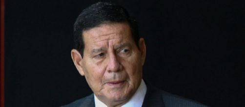 Hamilton Mourão volta atrás em sua declaração sobre o vídeo de comemoração aos 55 anos do golpe de 1964. (Arquivo Blasting News)