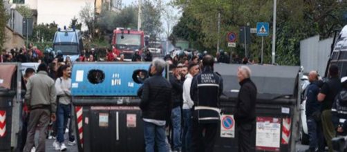 Roma, Casapound e residenti fanno sgombrare i rom