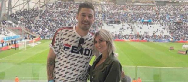 Carla Moreau enceinte : trois nouvelles photos de son babybump confirment la rumeur. Carla Moreau enceinte : trois nouvelles photos de son babybump confirment la rumeur.