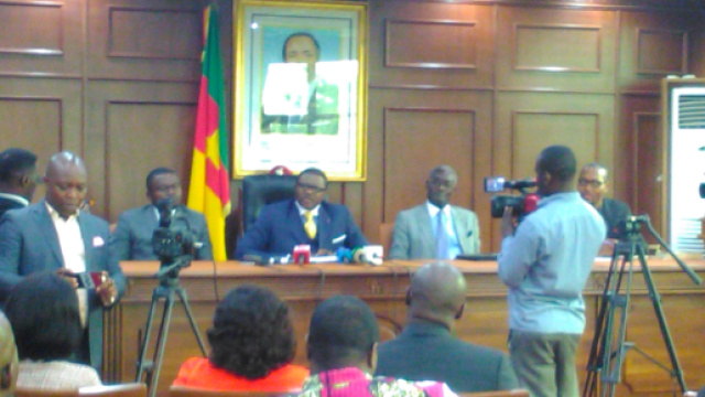 Le Ministre des transports Ngalle Bibehe Jean Ernest Masséna © Odile Pahai