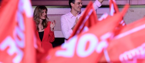 España se tiñe de rojo con la victoria del socialismo