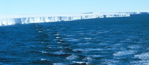 Ross Ice Shelf 1997. [Image source/Michael Van Woert, NOAA NESDIS, ORA Wikimedia Commons]