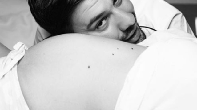 Carla partage une photo avec Kevin et leur futur bébé: 'bientôt nous serons trois'