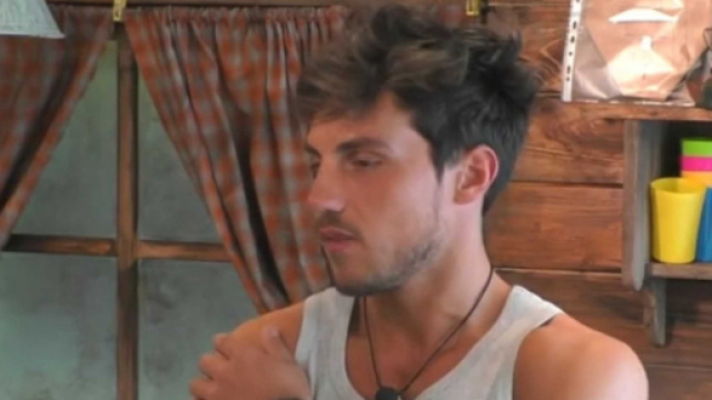 Daniele Dal Moro contro la produzione e Barbara D'Urso ... - bitchyf.it