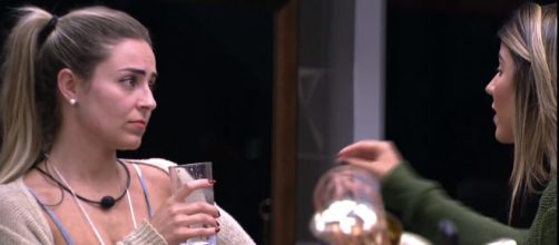 Hariany e Paula discutem e depois têm DR. (Reprodução/Rede Globo)