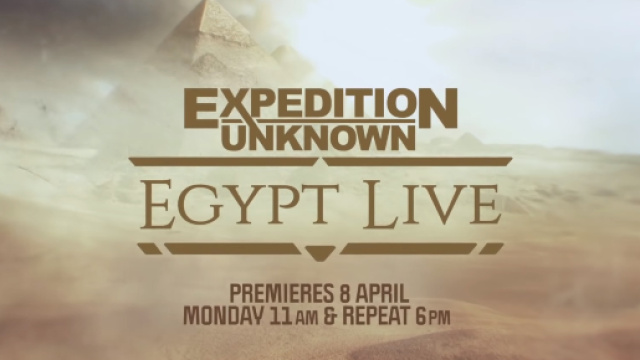 Apertura sarcofago in diretta.