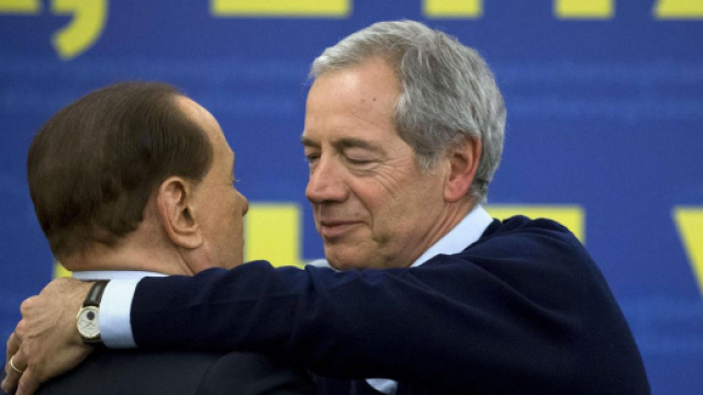 Guido Bertolaso attacca Marco Travaglio e lui lo querela