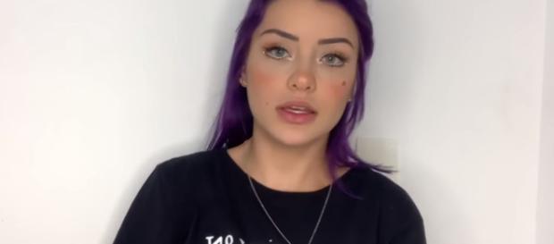 Vee Castro grava vídeo sobre o caso em seu canal. (Reprodução/ Youtube/ Vee Castro) Vee Castro grava vídeo sobre o caso em seu canal. (Reprodução/ Youtube/ Vee Castro)