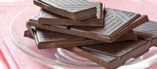 20 grammi di cioccolato fondente al giorno potrebbe aiutare a ridurre l'ipertensione. (Canva)