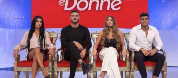 Anticipazioni Uomini e donne: la frecciatina di Mara Fasone Anticipazioni Uomini e donne: la frecciatina di Mara Fasone