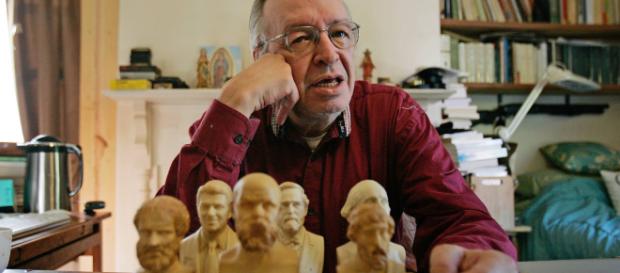 O escritor Olavo de Carvalho faz duras criticas a Ricardo Vélez que indicou para o ministério. (Arquivo Blasting News) O escritor Olavo de Carvalho faz duras criticas a Ricardo Vélez que indicou para o ministério. (Arquivo Blasting News)