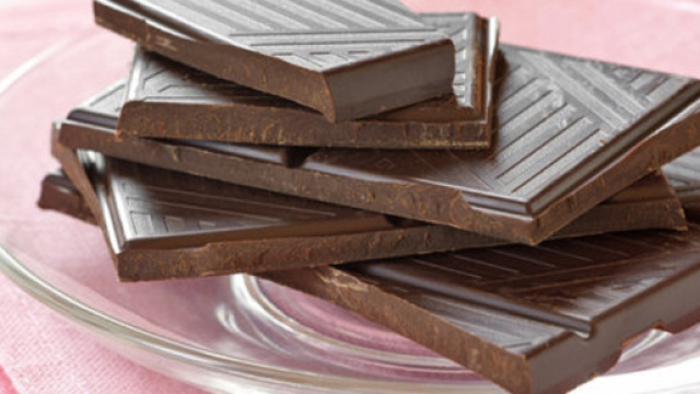 20 grammi di cioccolato fondente al giorno potrebbe aiutare a ridurre l'ipertensione. (Canva)