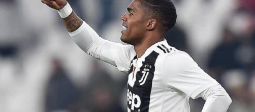 Juventus, Douglas Costa nel mirino dell'Inter.