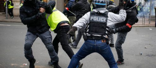 Gilets jaunes" : une enquête ouverte à Rouen pour des violences ... - parismatch.com