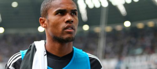 Juventus, sarebbe pronta cessione di Douglas Costa, tre big sul giocatore, fra cui il Psg