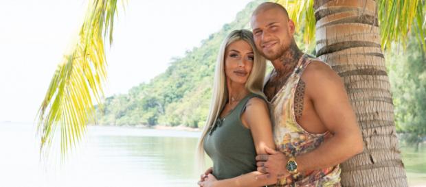 Temptation Island: Das Paradies wird für Christina zur Hölle. Temptation Island: Das Paradies wird für Christina zur Hölle.