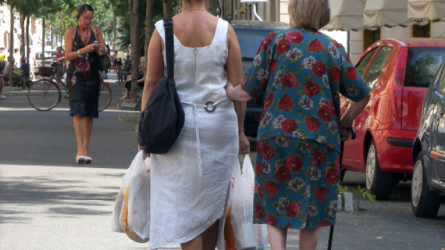 Lavoro nero e sfruttamento delle badanti, in Lombardia in manette due donne dell'Est.