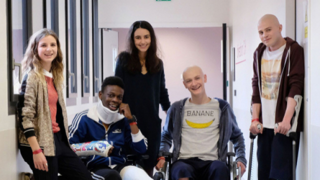 Les Bracelets rouges : qui sont les jeunes acteurs de la s&eacute;rie TF1? - parismatch.com