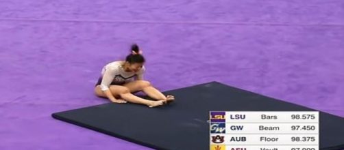 Samantha Cerio quebra as pernas na aterrissagem do salto. (Reprodução/ Youtube)