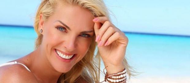 A apresentadora apagou o post após os comentários. (Reprodução/Instagram/@ahickmann) A apresentadora apagou o post após os comentários. (Reprodução/Instagram/@ahickmann)