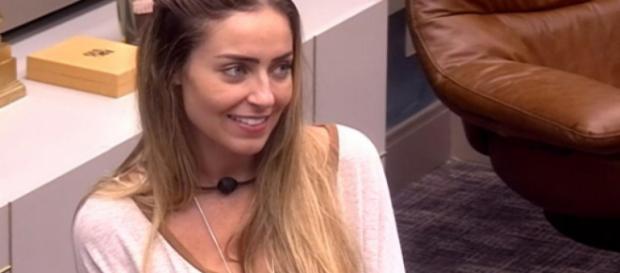 Paula questiona possível vestimenta 'de sapatão'. (Arquivo Blasting News) Paula questiona possível vestimenta 'de sapatão'. (Arquivo Blasting News)