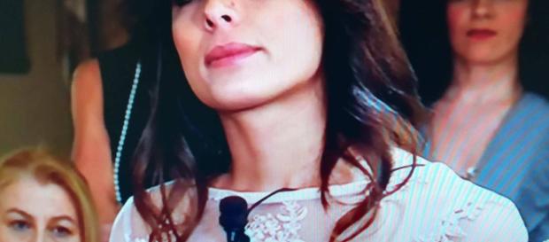 Uomini e Donne, Giulia bacia Manuel. Uomini e Donne, Giulia bacia Manuel.