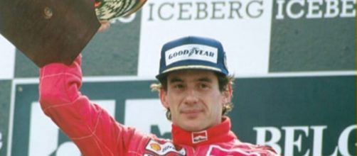 Ayrton Senna faleceu em um trágico acidente na pista de Ímola, na Itália. (Reprodução/Instagram@oficialayrtonsenna)