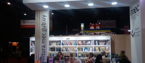Stand de Uruguay en Feria del Libro de Buenos Aires