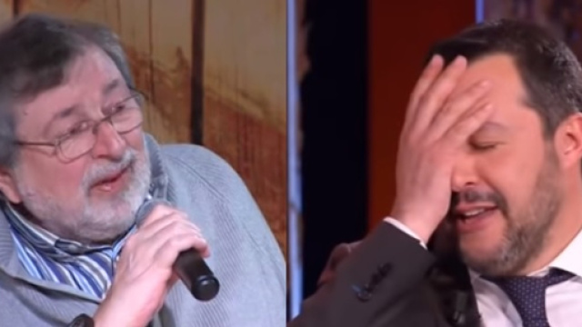 Il cantante emiliano non sembra gradire particolarmente il fatto che Salvini lo ascolti.