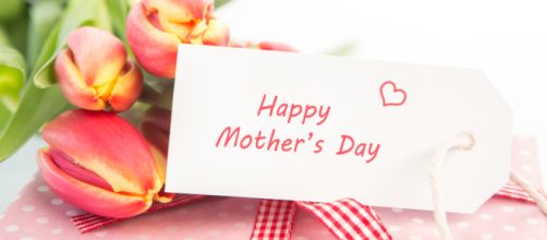 6 frasi per la Festa della mamma: auguri da dedicare su Facebook e Whatsapp