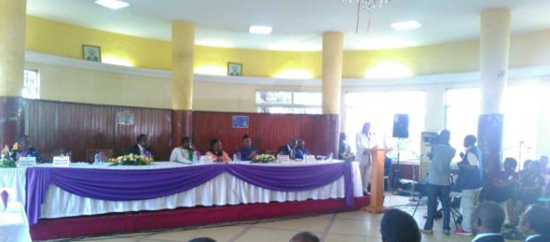 Lors de la présentation du célèbre ouvrage sur l'histoire du Cameroun © Odile Pahai Lors de la présentation du célèbre ouvrage sur l'histoire du Cameroun © Odile Pahai