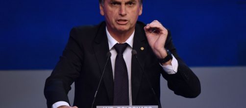 Bolsonaro disse em entrevista que se um homem entrar em sua casa ele mete chumbo mesmo (Arquivo Blasting News)