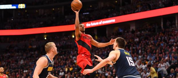 McCollum guió a los Blazers a ganar el Juego 7 ente los Nuggets en Denver. www.coshoctontribune.com McCollum guió a los Blazers a ganar el Juego 7 ente los Nuggets en Denver. www.coshoctontribune.com