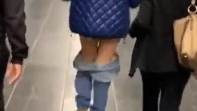 Mara Venier rimasta in mutande mentre passeggiava