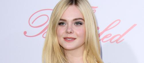 Elle Fanning reflects on 'painful' childhood growth spurt - hollywood.com