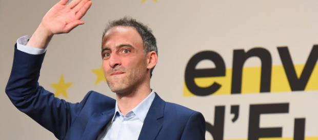 Européennes : selon Glucksmann, «Macron fait un chantage au barrage» Européennes : selon Glucksmann, «Macron fait un chantage au barrage»