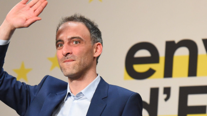 Européennes : selon Glucksmann, «Macron fait un chantage au barrage»