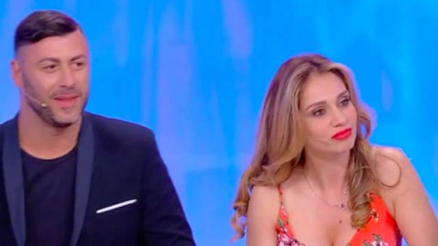 Uomini e Donne: Pamela Berretta scopre dei messaggi tra Stefano e Roberta