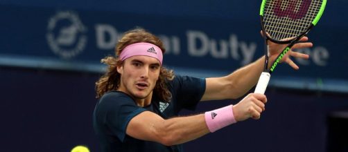 Stefanos Tsitsipas elimina Fognini, affronterà Roger Federer nei quarti di finale