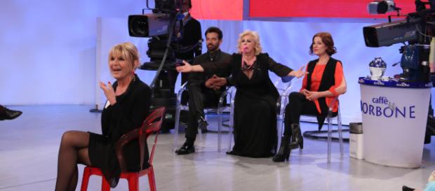 Anticipazioni Uomini e donne: continua lo scontro tra Gemma e Tina Anticipazioni Uomini e donne: continua lo scontro tra Gemma e Tina